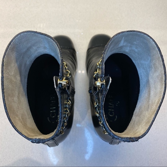 Chanel Short Boots with gold chain - Picture 6 of 12